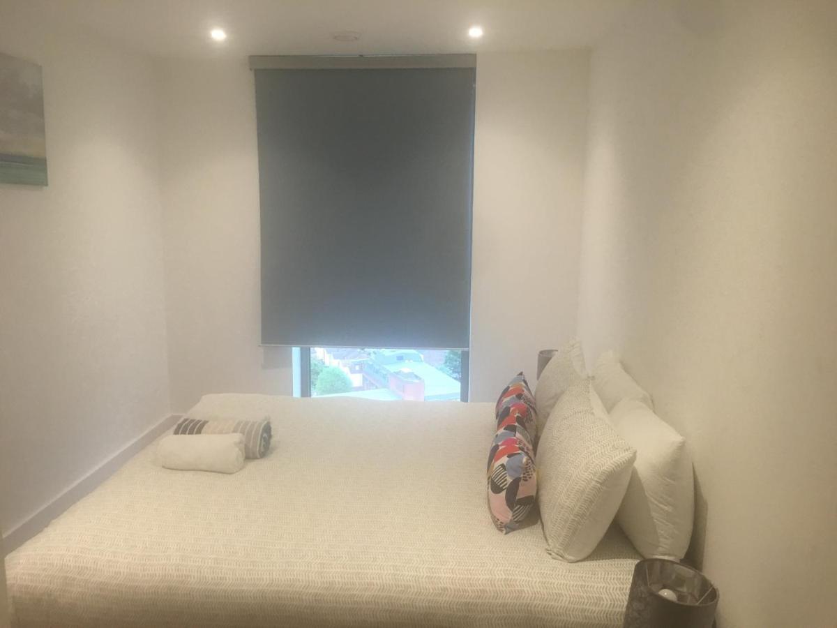 Luxurious Serviced Apartment In Кройдон Экстерьер фото